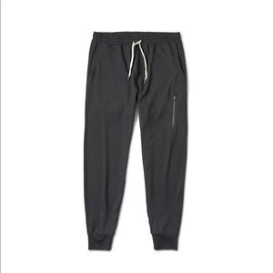 Vuori Sunday Performance Jogger in black. Size L. Excellent condition.